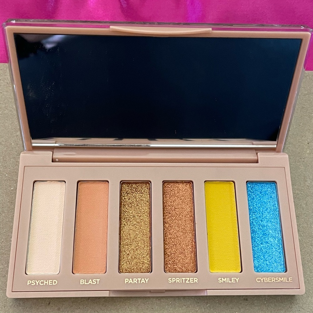 Urban Decay Naked Mucho Happy Smiley 6 Eyeshadow Palette NEW NIB Mini Ey…